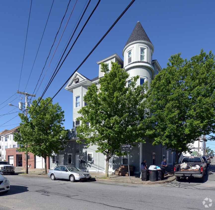 Foto principal - 393-397 N Front St