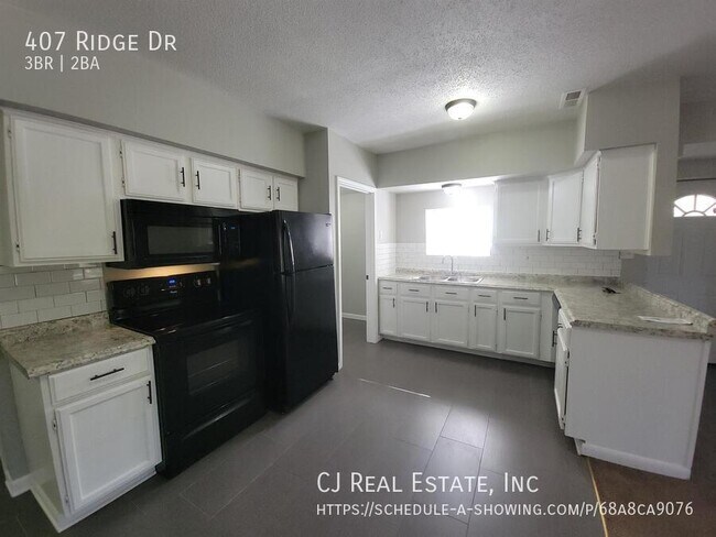 Building Photo - 407 S Ridge Dr