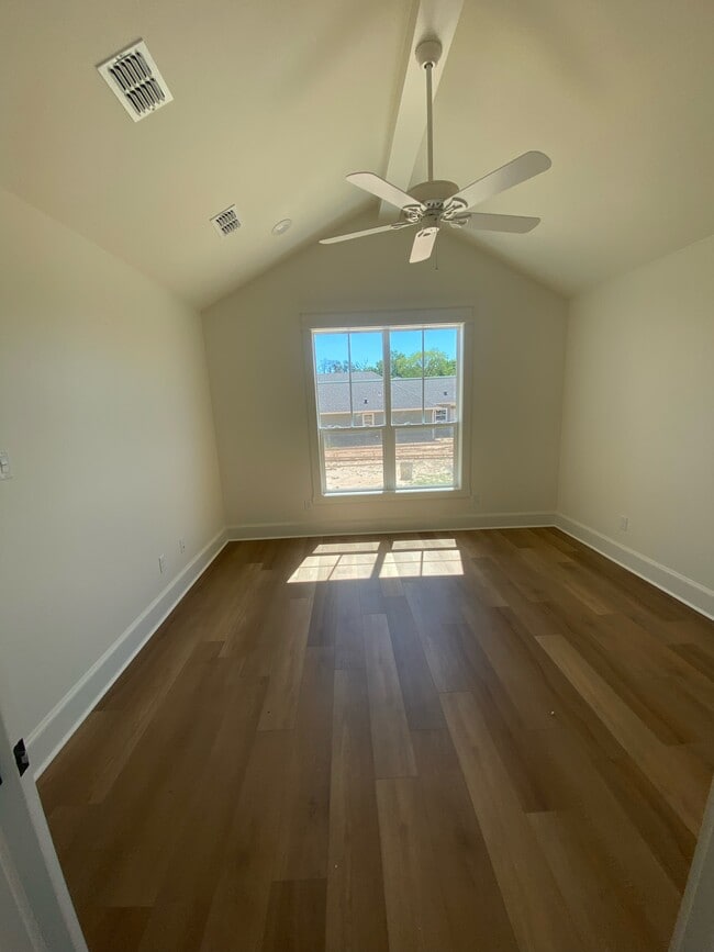 Building Photo - 837 Heiress Ct
