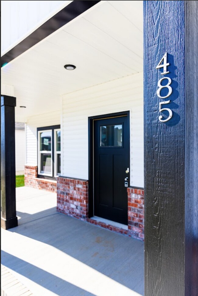 Building Photo - 4 Bd 2.5 Ba Beautiful Home!
