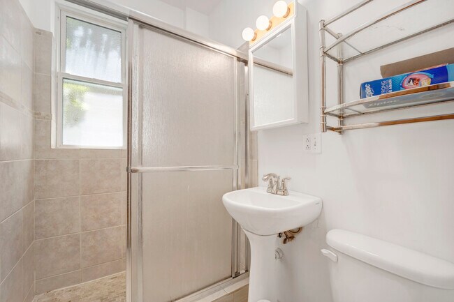 Foto del edificio - 3135 N Clifton Ave