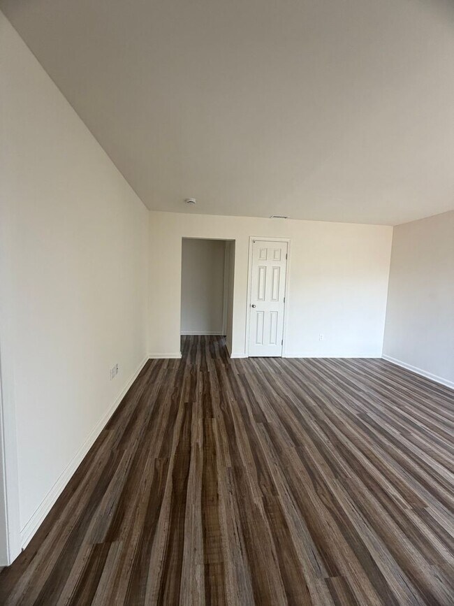 Foto del edificio - 2 Bedroom 1 Bath Duplex for Rent