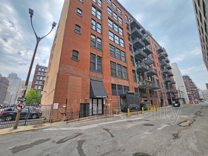 Primary Photo - 1113 Washington Ave