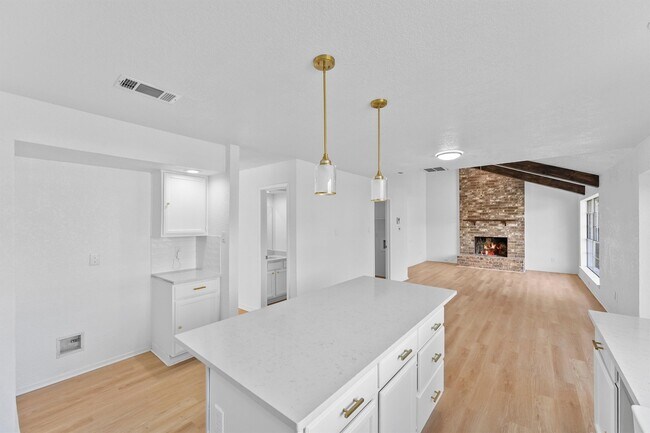 Foto del edificio - 3223 Deer Valley Dr