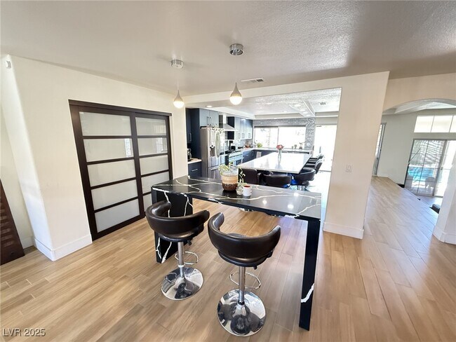 Foto del edificio - 2433 Antler Point Dr