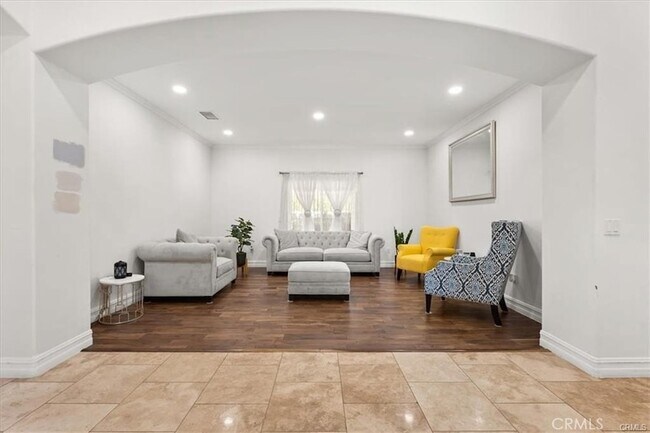 Foto del edificio - 24230 Hayes Ave