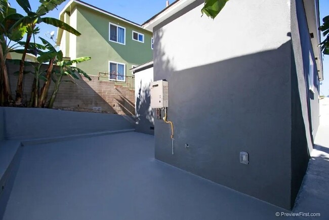 Building Photo - 3739 Ocean View Blvd