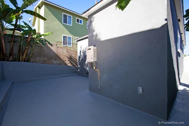 Foto del edificio - 3739 Ocean View Blvd