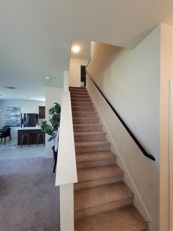 Building Photo - 320 La Dera Dr