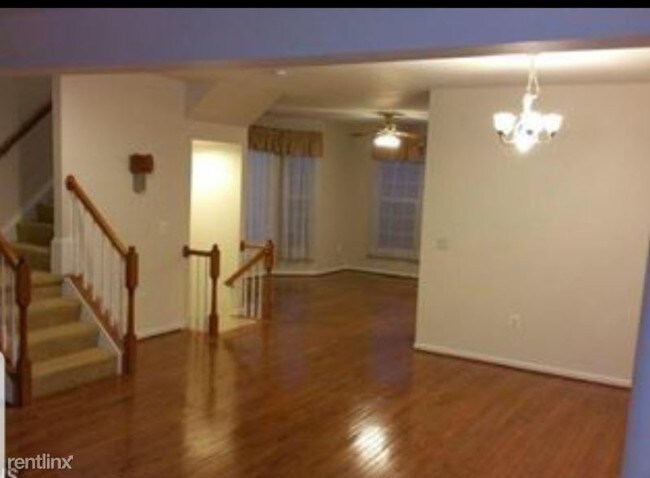 Building Photo - 3 br, 3 bath Townhome - 15701 Palermo Ter