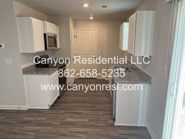 Foto del edificio - BRAND NEW single family house!3bedrooms, 3...