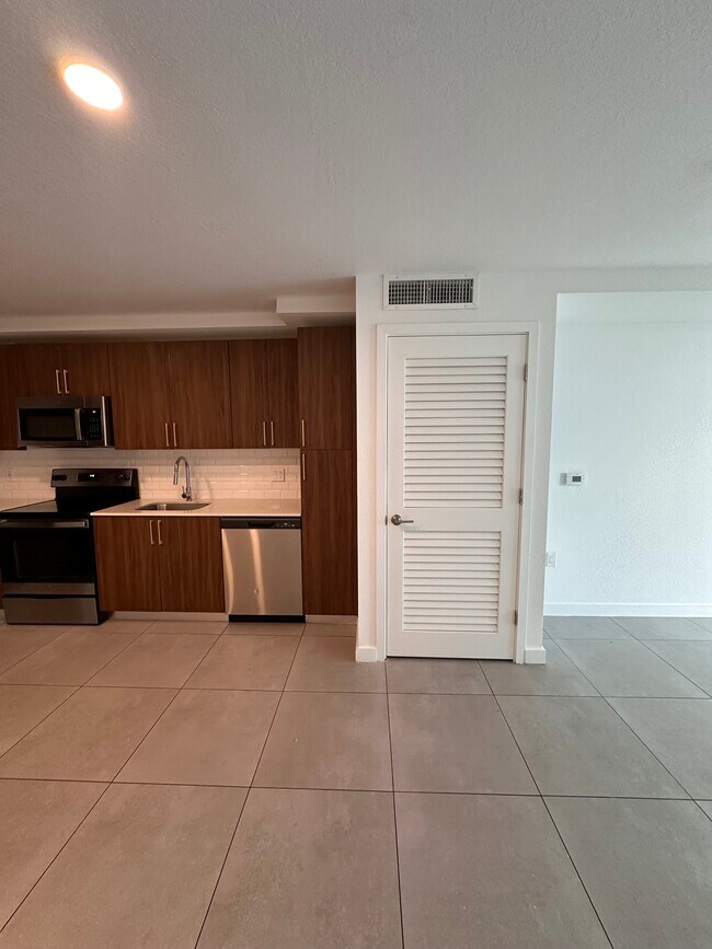 Foto del edificio - 1234 NW 8th Ct