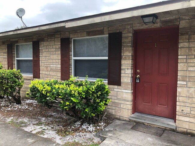 Building Photo - 2-Bedroom, 1-Bathroom Home in Winter Haven