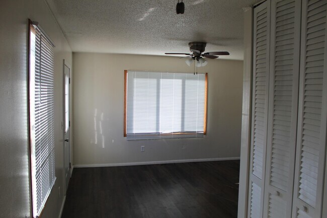 Building Photo - 2723 Wayne Ave