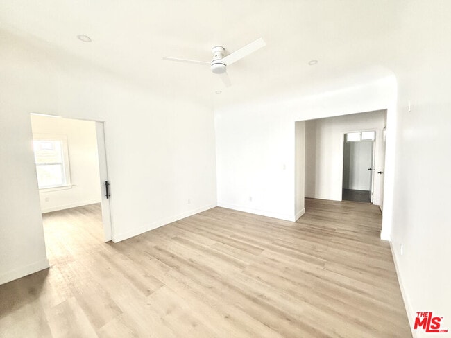 Foto del edificio - 1246 N Formosa Ave