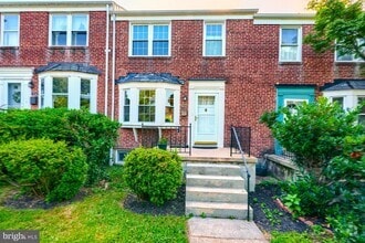 Building Photo - 7040 Heathfield Rd