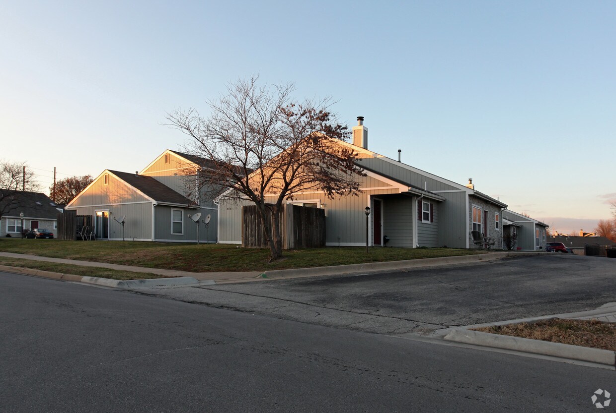 Apartments at Gregory's Landing - Riverbend Apartments