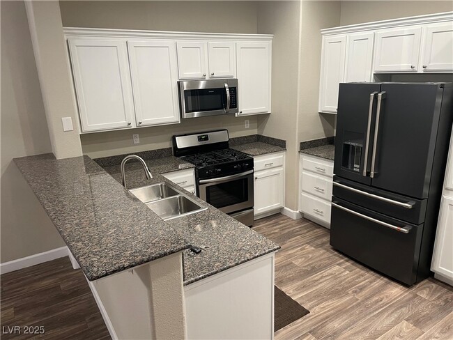 Building Photo - 1525 Spiced Wine Ave