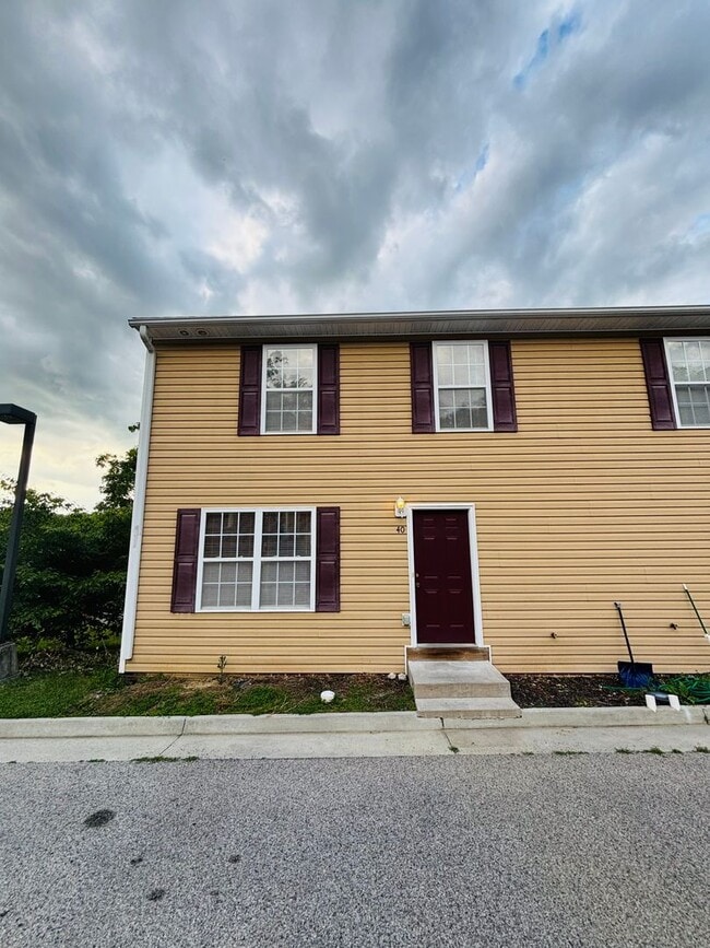 Building Photo - 40 Station Ln NE