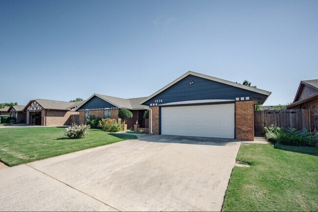 Building Photo - 1516 Craford Ct