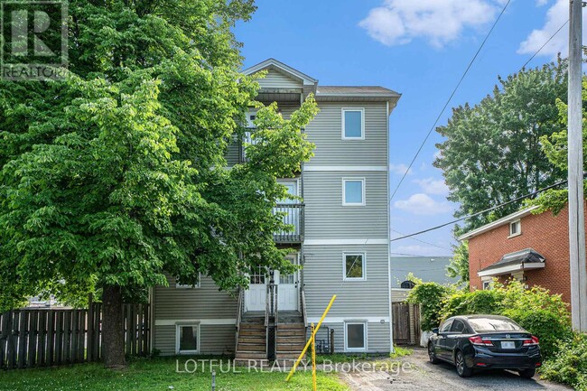 Building Photo - 725 Alesther St