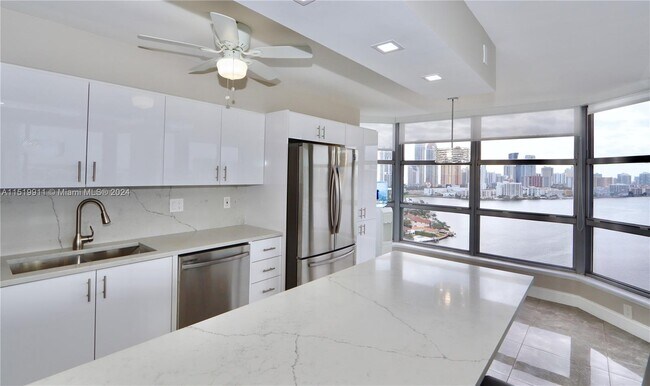 Foto del edificio - 19101 NE 36th Ct