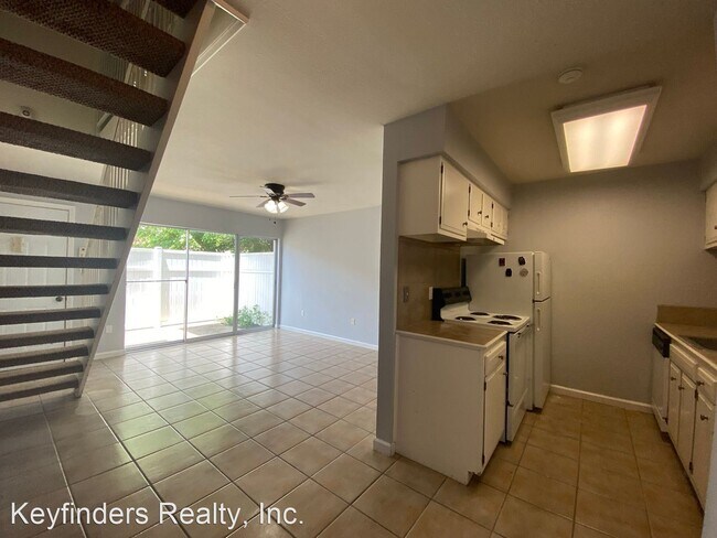 Foto del edificio - 454 W Parker Blvd