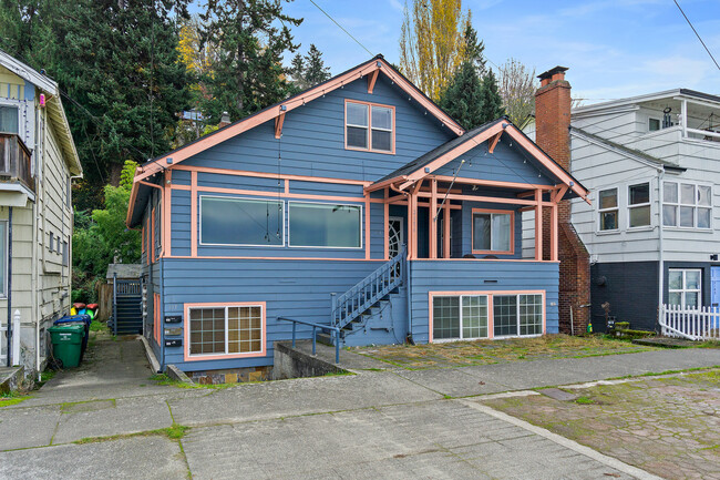 Building Photo - 2136 Alki Ave SW