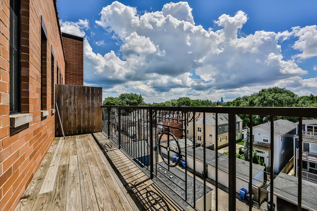 Building Photo - 2129 W Belmont Ave