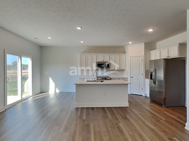 Foto del edificio - 9181 Henley Ave