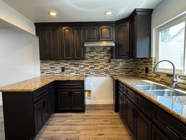 Building Photo - 4563 Bridgeview Ave