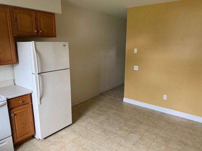 Foto del edificio - Spacious 1st Floor 1 Bedroom, Garage, Laun...
