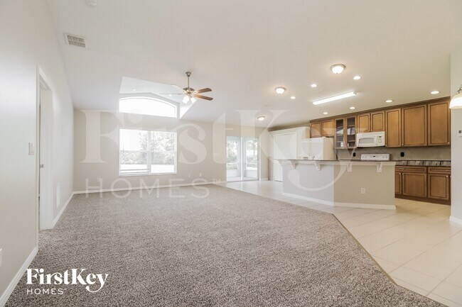 Foto del edificio - 211 Oak Branch Dr