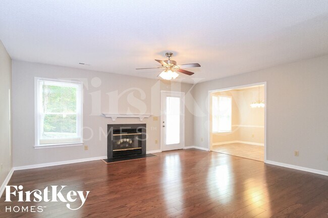 Foto del edificio - 5909 Running Ridge Rd