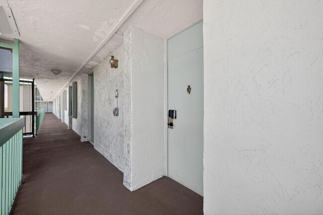 Building Photo - 9900 S Ocean Dr