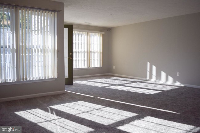 Foto del edificio - 5047 Marchwood Ct