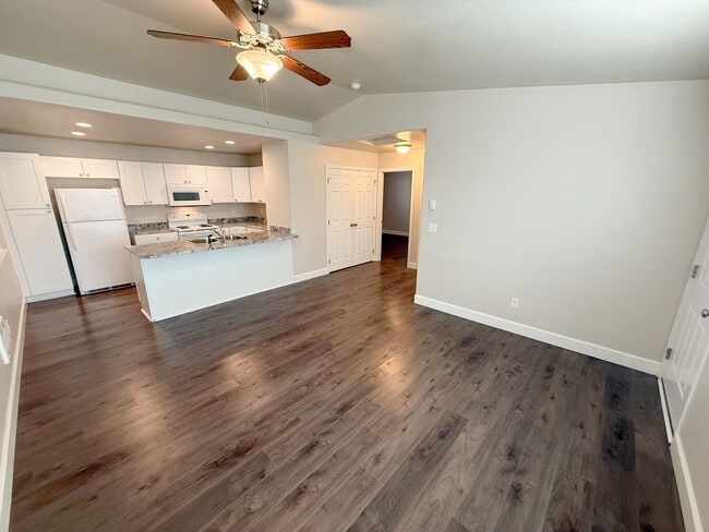 Foto del edificio - 3525 Chelsea St