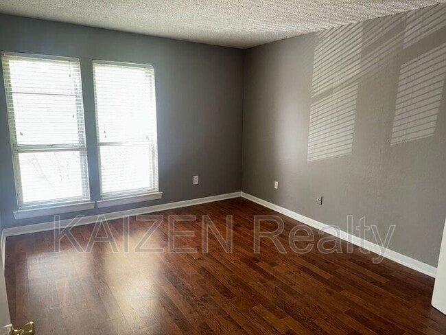 Building Photo - 6747 Quail Hollow Ct