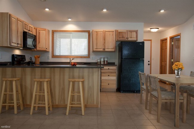 Building Photo - 3 br, 1 bath Duplex - 501 Lulu Ln 501