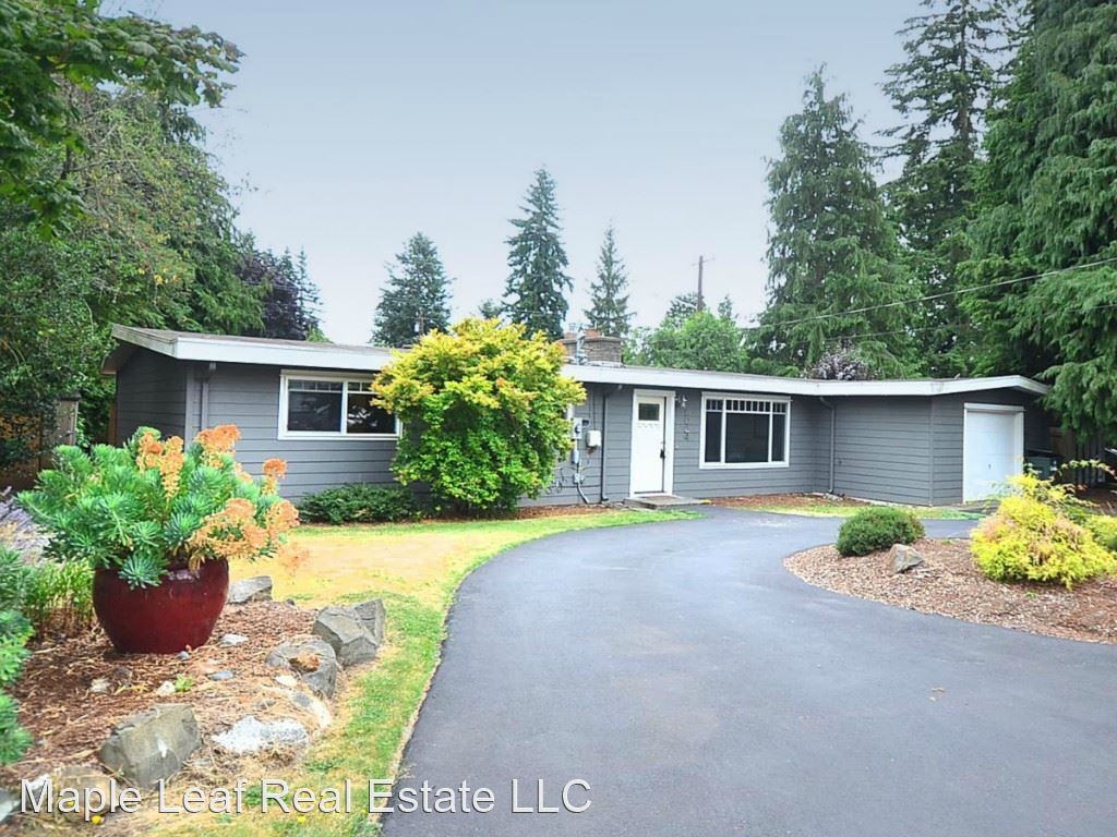 Foto principal - 3 br, 1.5 bath House - 8024 215th PL SW