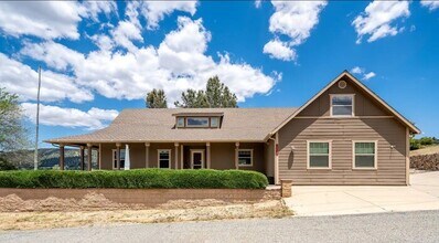 Building Photo - 18087 Newview Dr