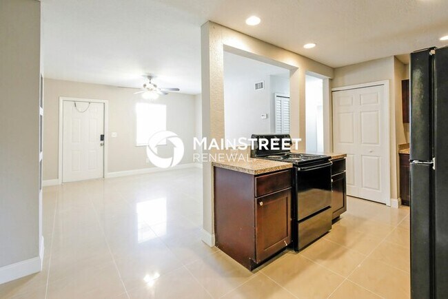 Foto del edificio - 4 Bedroom Pet-Friendly Home in Lauderhill, FL with Main Street Renewal