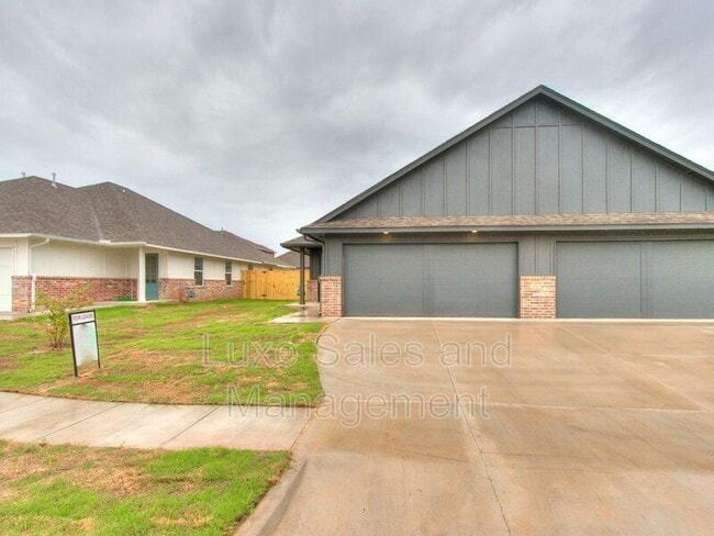Building Photo - 10526 Utica Dr