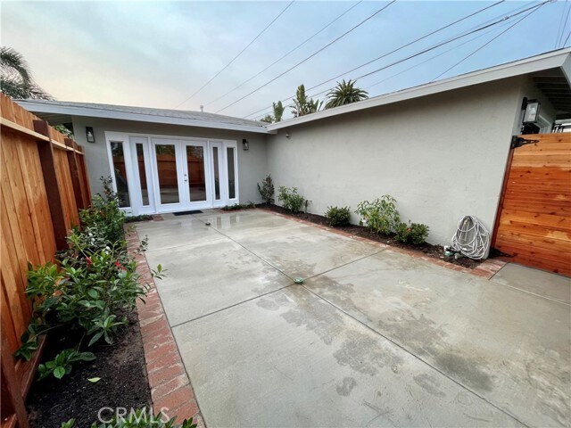 Building Photo - 1555 Santa Ana Ave