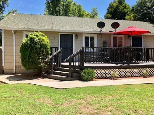 Unit E Private front porch - 16040 Mateo St