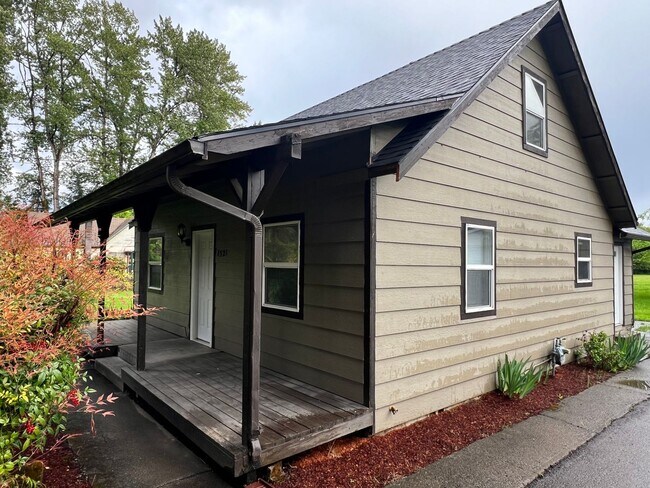 Foto del edificio - 1321 Tamarack St