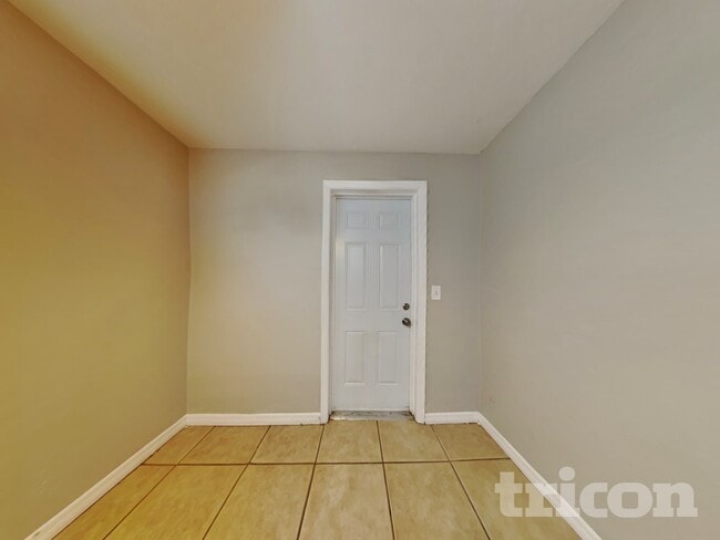 Building Photo - 1753 Linwood Cir