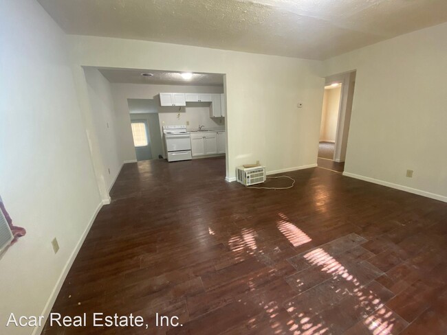 Building Photo - 2 br, 1 bath House - 308 Seymour St N