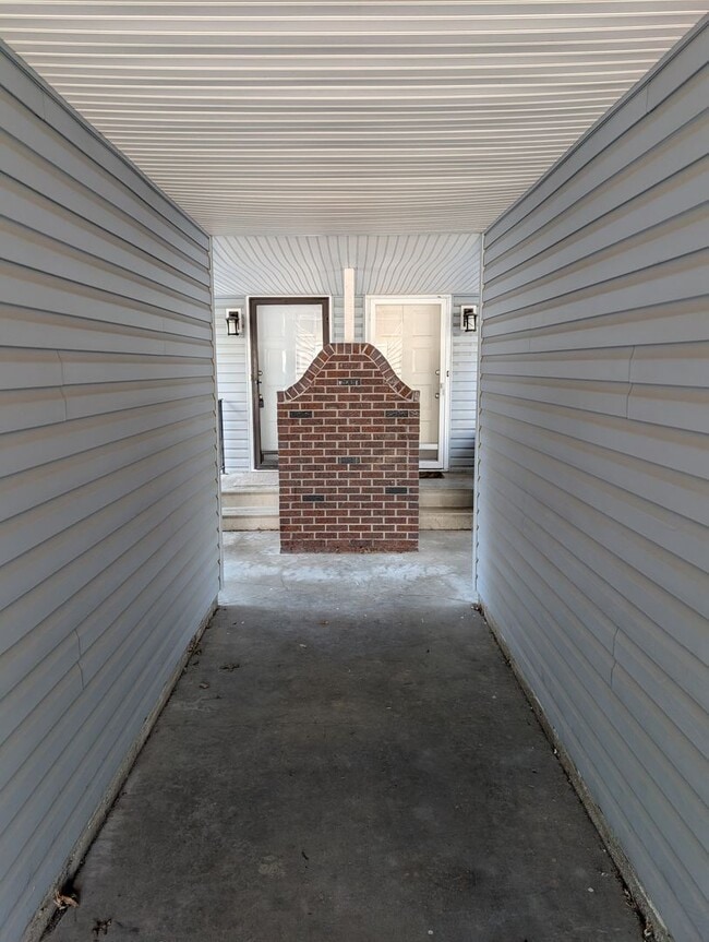 Building Photo - 2215 Mirwyn Ct
