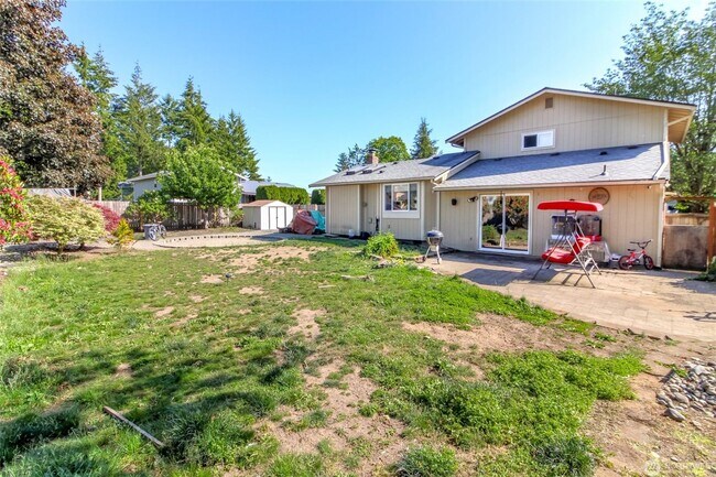 Building Photo - 15103 Westmore Dr E